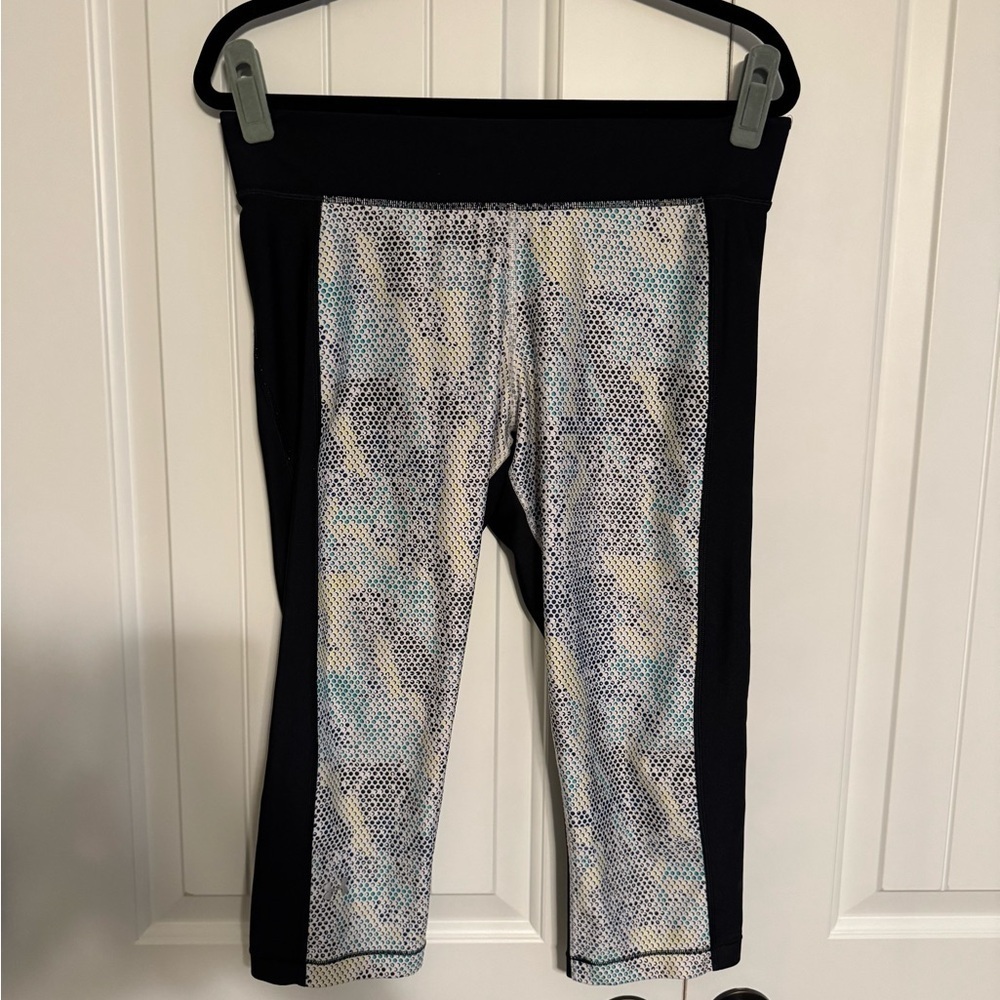 Under Armour Women's HeatGear Armour Print Capri size XL EUC - Picture 2 of 7